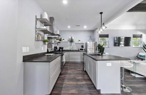 Secret Pool Cabana- Mins to Downtown and Beach - Foto 20