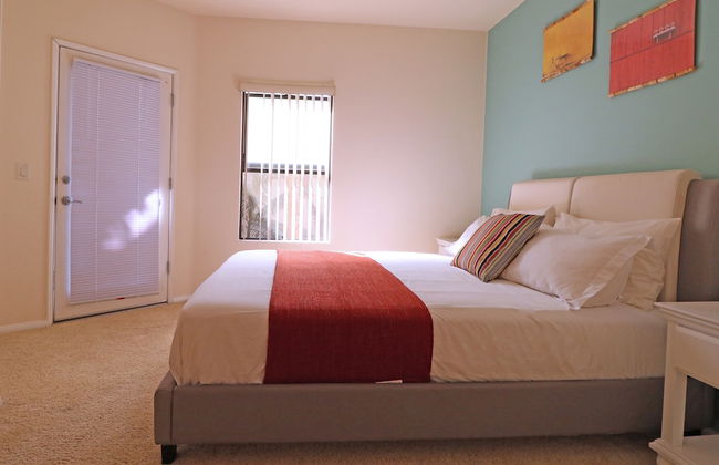 LAs Premier Apartments - Photo 10