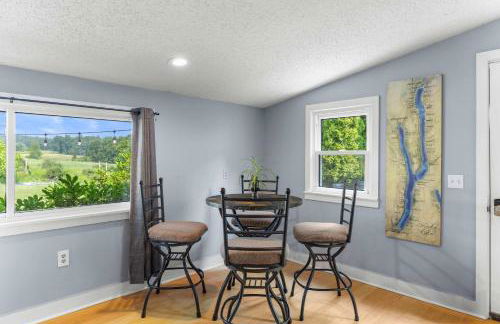 Keuka Wine Trail Vineyard View Farmhouse - Fire Pit & Game Room - Foto 48