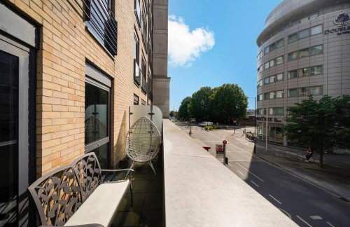 One bedroom apartment with balcony and concierge , station and shops 2min walk - Foto 20