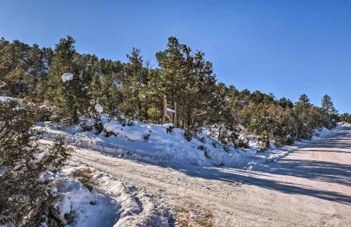 20 Mi to Taos Ski Valley Secluded Mtn-View Cabin! - Foto 33