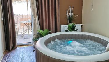 Jacuzzi studio apartman Mare's - Photo 2