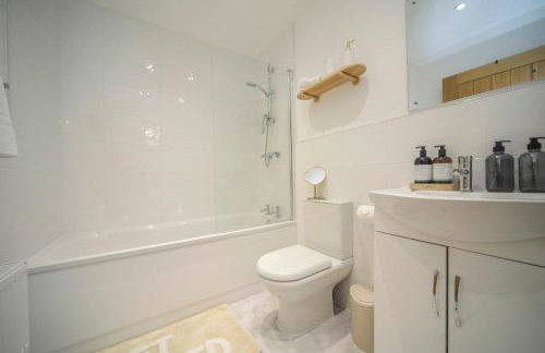 8 Iris Cottage 4-BR Coastal Home in Suffolk - Foto 38