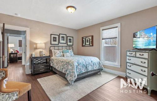 Cozy Farmhouse w Treehouse Fire Pit 1 Mile to Beach Close to Skiing Adventures 1226 - Foto 4