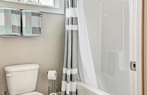 Lake Keowee Home with Balcony and Boat Dock! - Foto 26