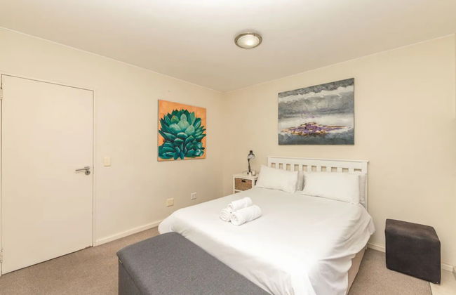 Delightful 2 Bedroom Townhouse in Woodstock - Photo 4