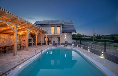 Villa Nesa - beautiful guest house at continental Croatia with Outdoor swimming pool, Sauna and 3 Bedrooms - Foto 1