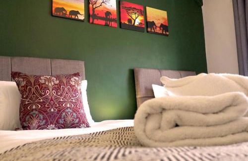 4 Bed - Parking - Near M4 - Ideal for Workers - Foto 1