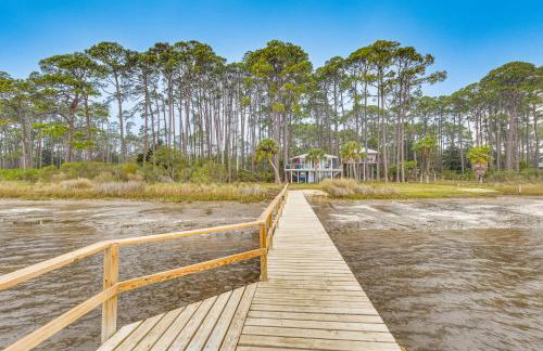 Carrabelle Retreat with Boat Dock and Views of Gulf! - Foto 2