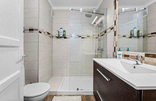 NEW Pools Wonderful Views AC - Foto 26