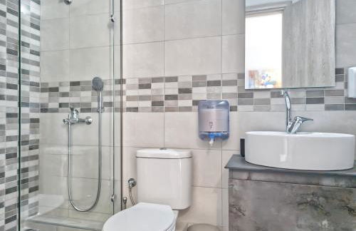 Epipleon Luxury Suites -104- Δωμάτιο 35τμ με βεράντα 35τμ μπροστά στη θάλασσα - Foto 8