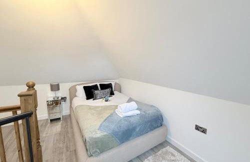 Bright Modern Apartment - Photo 4