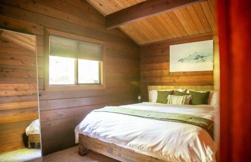 Mid-century Cabin Hideaway - Hot Tub & Fire Pit - Foto 9
