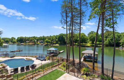Blue Heron & Gray Fox by Avantstay 2 Lakefront Homes, Sleeps 44 Pool, Dock, Theater - Foto 8