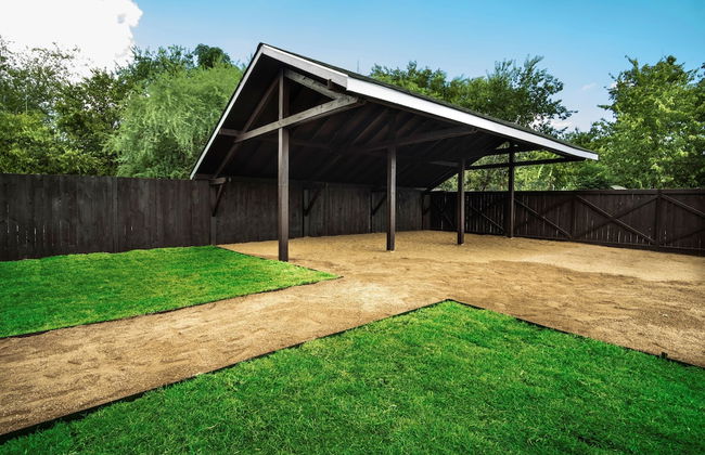 Brand NEW Large Impressive House Near Downtown! - Photo 45