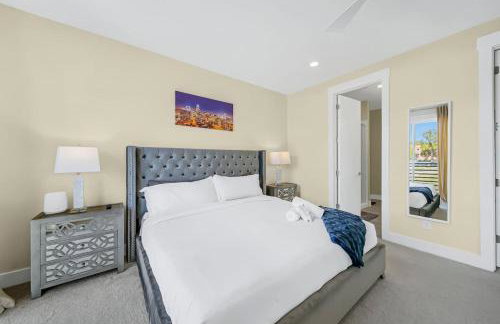 Modern 4-Story 3-BR Townhome with Rooftop Lounge - Foto 45