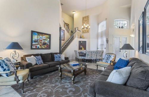 Luxurious 9BR Themed SE Facing Pool Hot Tub Theater Game Room BBQ 2 miles Disney - Foto 23