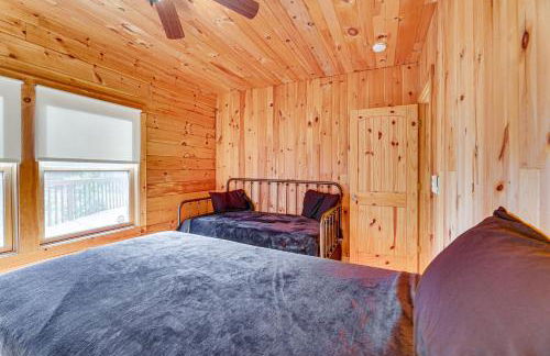 15 Mi to Snowshoe Resort Cabin with Deck and Fire Pit - Foto 19