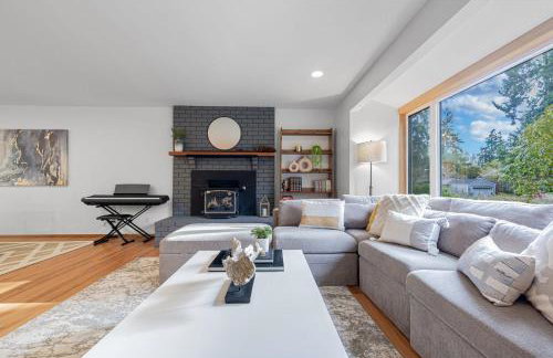 Charming and Spacious House with Relaxing Huge Deck - Foto 4