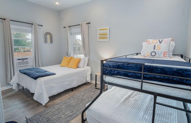 Cozy and Lovely 2BR 2BA Apt A Near Lively Downtown - Foto 9