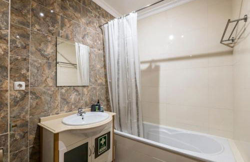 Algarve Beach Vibes Apartment, WiFi, Pool, AC, BBQ - Photo 22