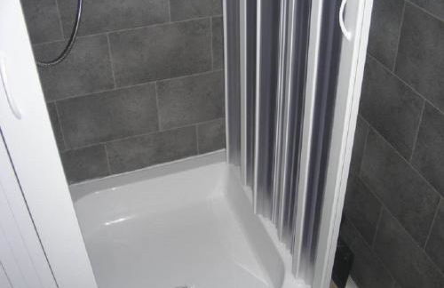 Kleine FEWO zentral gelegen - Foto 15