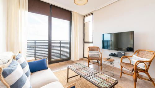 Fee4Me: First Line Luxury Apartment - Photo 5