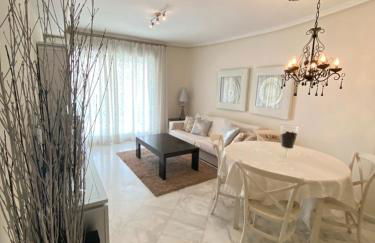 Elegant 2-Bedroom Apartment in Benidorm with Private Pool and Scenic Garden Views - Photo 18