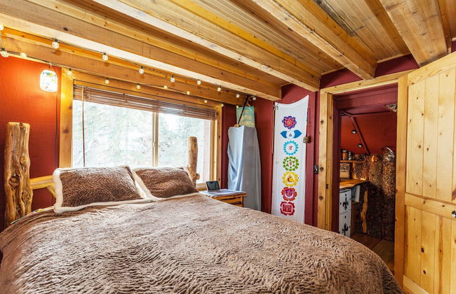 Treehouse by the Stream - Photo 3