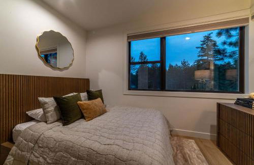 Spectacular New 4BR Townhome: Garage, Jacuzzi, BBQ - Photo 31