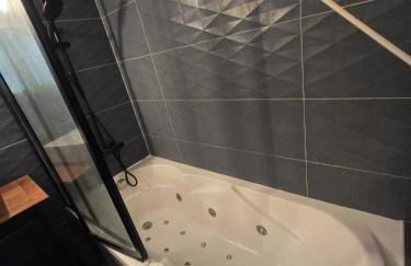 Une grande maison bleue - Photo 3