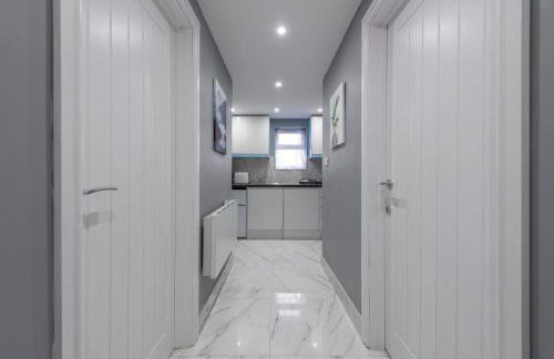 Bright 2-Bedroom Ensuite Apartment with Kitchen - Foto 4