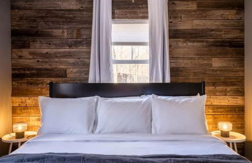 Chic Cabin with Hot Tub and Fire Pit - Foto 25