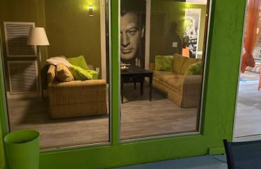 Alicia Alibi vintage Vegas pool house - Foto 26