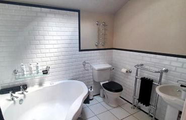 The Old Telephone Exchange - surrounded by fields! - Photo 3