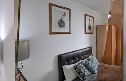 picturesque - 2 bedroom central flat - Photo 12
