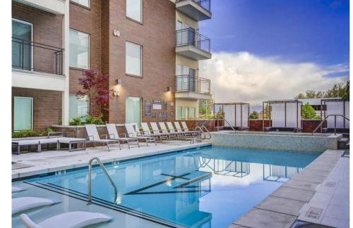 Lux Apt -PoolHotTubGymPrkg-View! - Foto 5