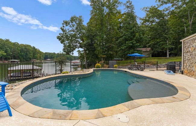 Whitetail Cove by Avantstay Lakefront w/ Pool + Private Dock Sleeps 20 - Photo 7