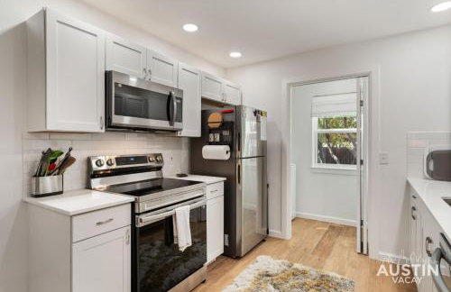 Near BBQ, Coffee More in Brentwood Pet-Friendly 2BR 1BA Condo By Austin Vacay - Foto 14