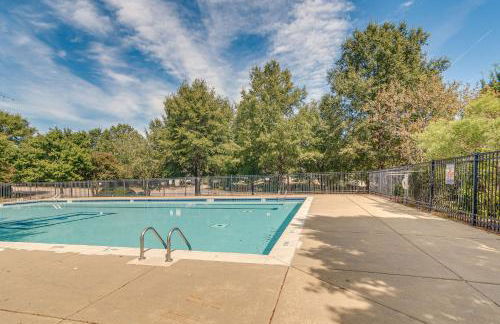 Centrally Located Raleigh Townhome with Pool Access - Foto 23
