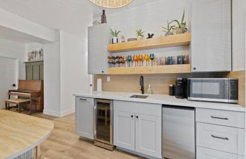 Luxury Mountain Escape Sleeps 25 - Sauna, Hot Tub, Fire Pits - 5 Star Amenities - Photo 19