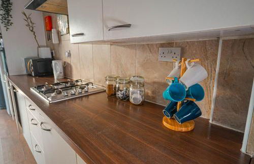 Private and Spacious 2 Bedroom House - Free Parking! - Foto 26