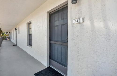 Second Floor With Lake and Fountain View - Photo 9