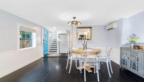 Lakefront cottage with AC - Photo 5