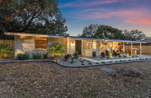 The Wisteria Oasis With heated pool and hot tub - Foto 6