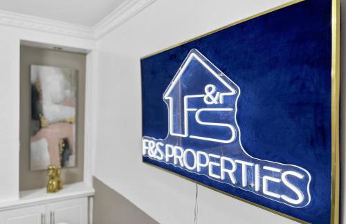 Dashing and Distinctive Dwelling w Rooftop Garden - Foto 33