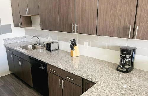 Sleepover Downtown Cincinnati 1BD 1BA Apartments - Photo 19