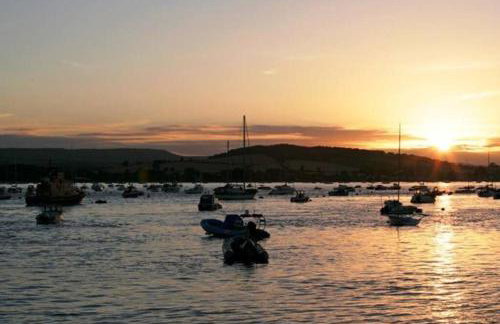 Number 15 Luxurious Two Bedroom Apartment - Photo 43