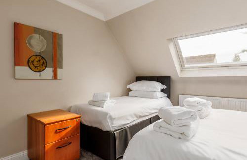 The Gables Penthouse - 15-Minute Walk to Branksome Chine Beach - Photo 25