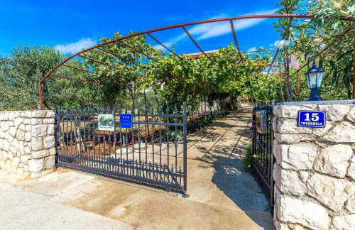 Apartments Ivan Sea View in Peaceful Lun - Photo 31